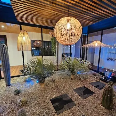 Papagayo, Piscine Chauffee, Jacuzzi & Sauna *