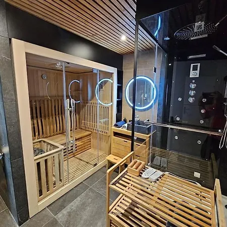 Papagayo, Piscine Chauffee, Jacuzzi & Sauna * 佩萨克