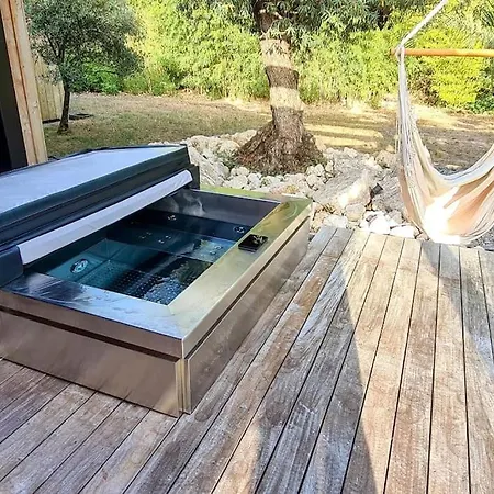 Papagayo, Piscine Chauffee, Jacuzzi & Sauna 佩萨克